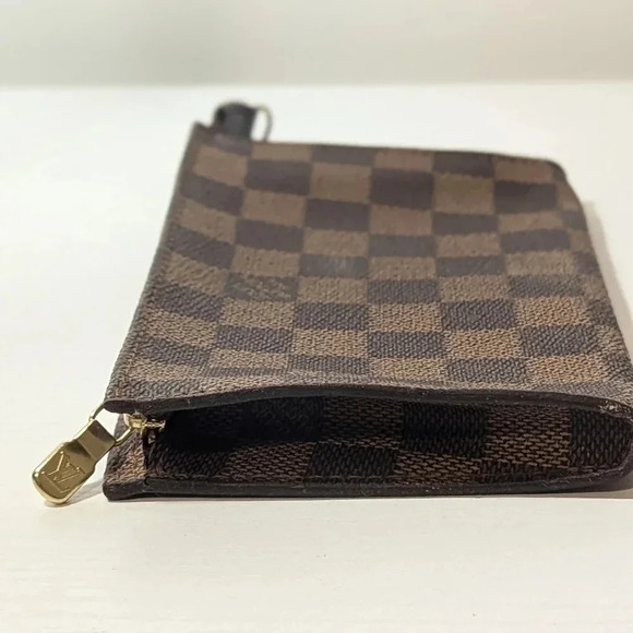 LOUIS VUITTON Damier Ebene Marais Pouch - Picture 3 of 11